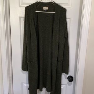 Large universal threads green specked cardigan.